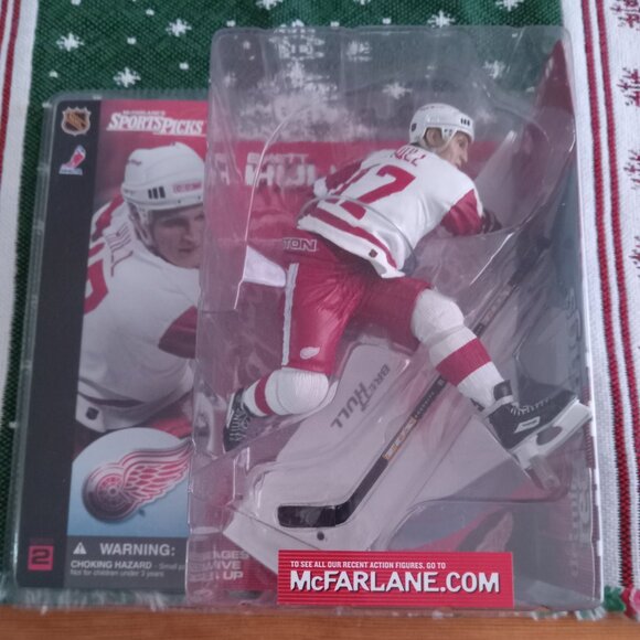 Rare find McFarlane Figure Brett Hull Series 2 in factory sealed box - Picture 1 of 2